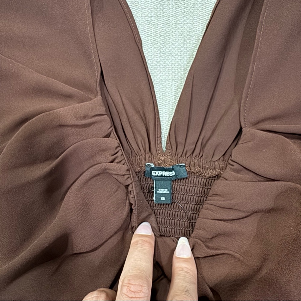 NWOT Express Chocolate Brown Sweetheart Neckline Peplum Flutter Sleeve Crop Top - Picture 4 of 9